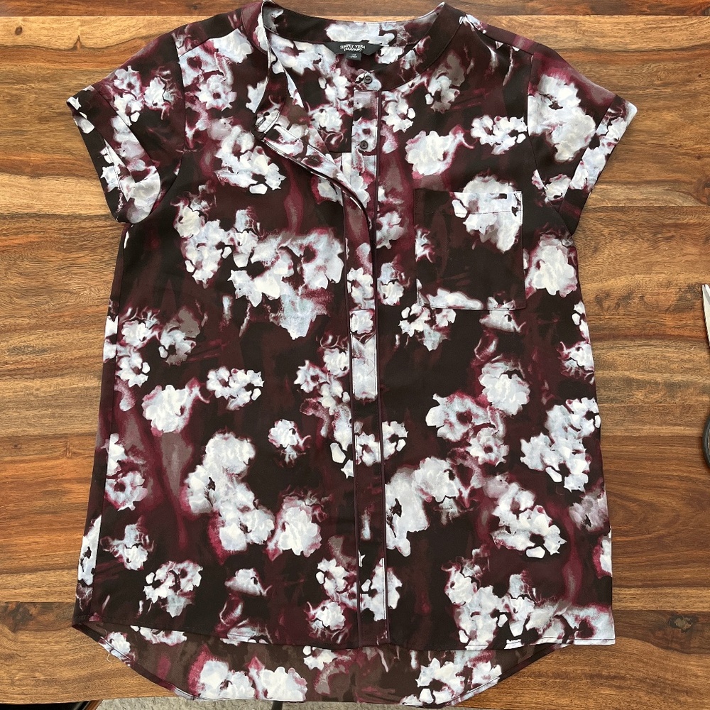Vera Wang 1/2 button Blouse